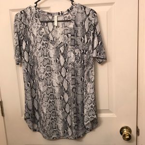 Snake print V-Neck Shirt